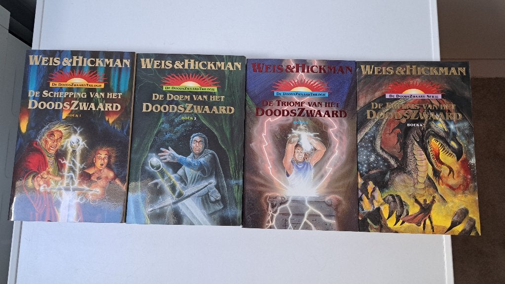 Weis & Hickman: De doodszwaard quatrologie, Ophalen of Verzenden, Gelezen, Weis & Hickman: