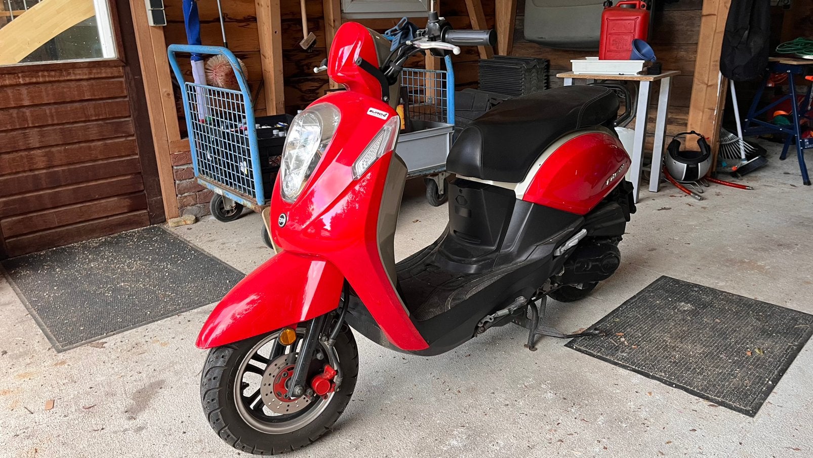 Sym Mio 50i geel / brommer rijdt fijn elektrische start, Fietsen en Brommers, Scooters | Overige merken, Ophalen, Gebruikt, Maximaal 45 km/u