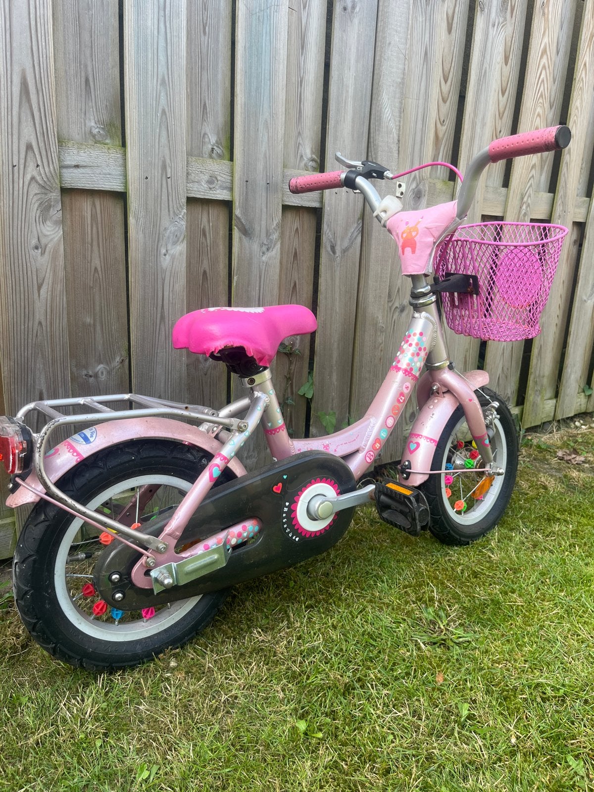 Roze kinderfiets met mandje - Gebruikt, Fietsen en Brommers, Ophalen, Gebruikt, Terugtraprem, Minder dan 16 inch