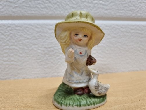 Beeld meisje met eend, Ophalen of Verzenden