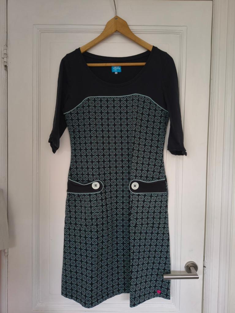 Tante Betsy jurk maat XL maar valt kleiner !, Kleding | Dames, Jurken, Zo goed als nieuw, Maat 42/44 (L), Blauw, Knielengte, Ophalen of Verzenden