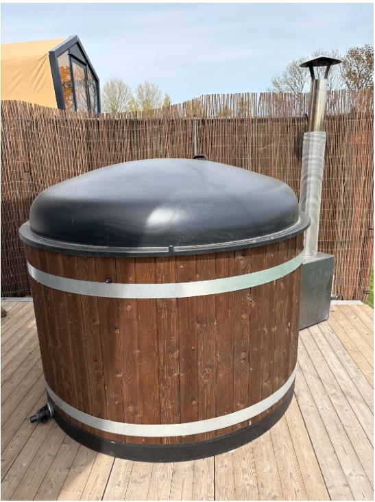Houtgestookte hottub van Fins sparrenhout - Kirami Breezy, Tuin en Terras, Bubbelbaden en Hottubs, Ophalen, Gebruikt, Info@hottubselect.nl