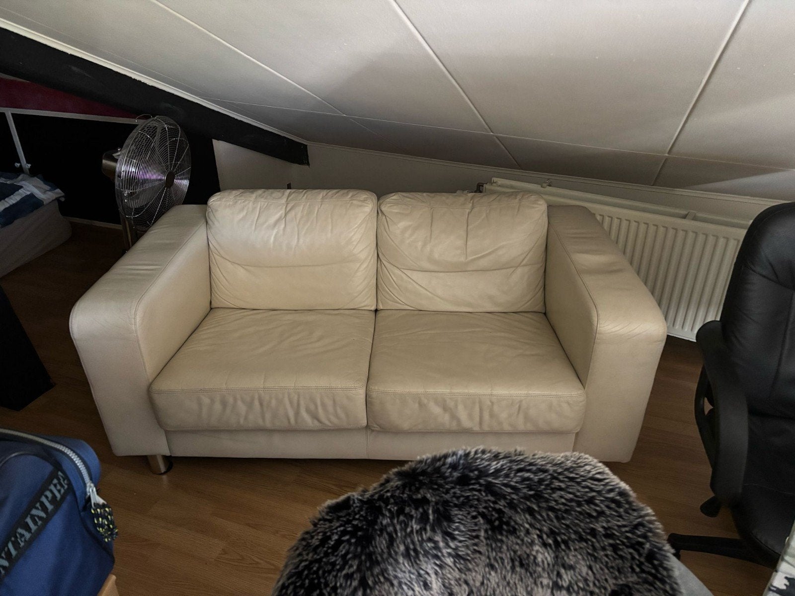 witte fauxleren tweezitsbank, Ophalen, Gebruikt, 150 tot 200 cm, Tweepersoons