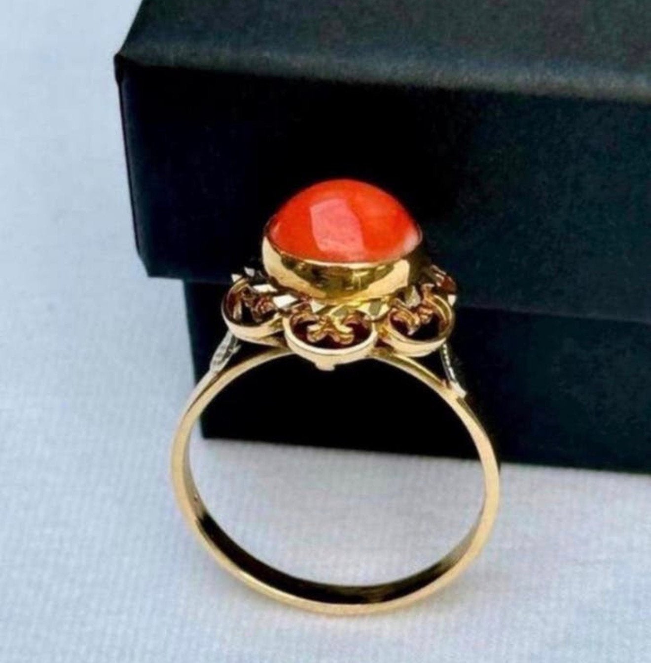 Prachtige 18 karaat gouden vintage ring met bloedkoraal!, 18 tot 19, Ophalen of Verzenden, Dame, Goud