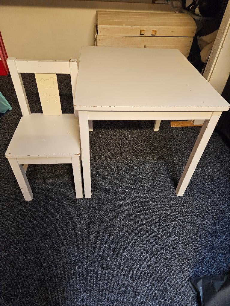 GRATIS Kinder tafel en stoel, Kinderen en Baby's, Kinderkamer | Tafels en Stoelen, Ophalen, Gebruikt, Tafel(s) en Stoel(en)