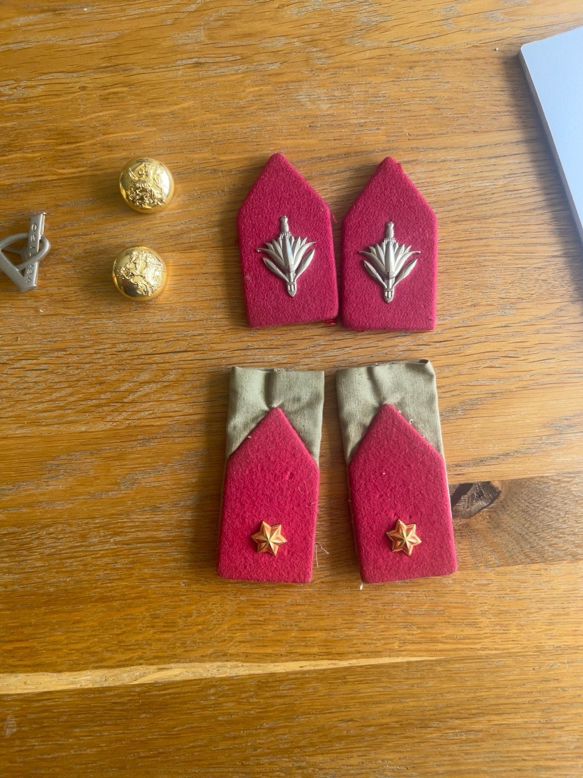 Militaire schouderstukken en knopen - Landmacht, Verzamelen, Ophalen, Landmacht, Overige gebieden, Embleem of Badge