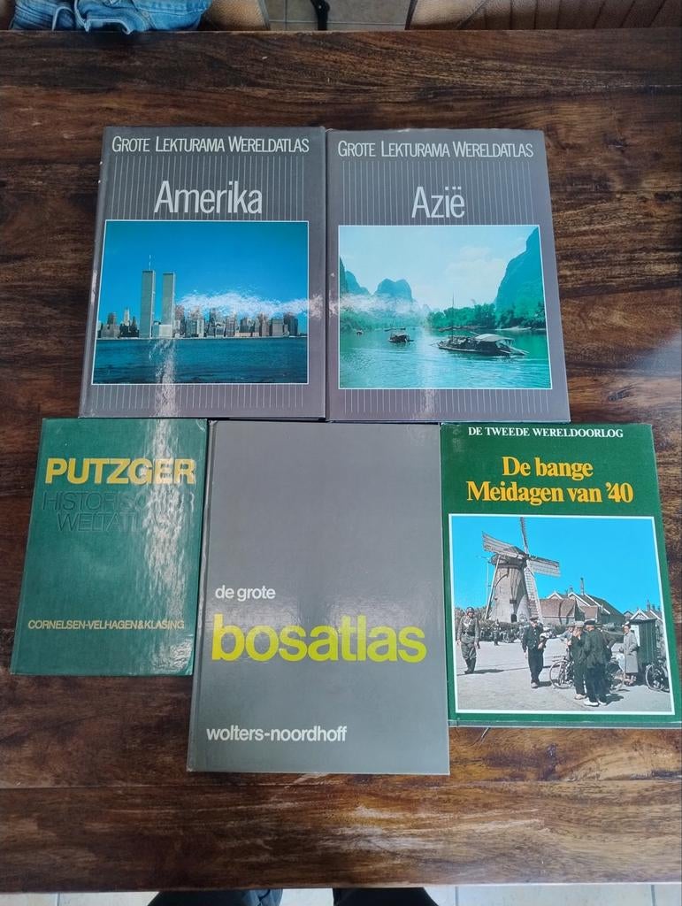 Verschillende soorten atlassen, Boeken, Atlassen en Landkaarten, Ophalen of Verzenden