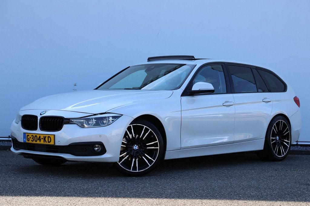 BMW 3-serie Touring 320d HANDEL/EXPORT | panoramadak | head-, Auto's, Automaat, 745 kg, Achterwielaandrijving, Euro 6