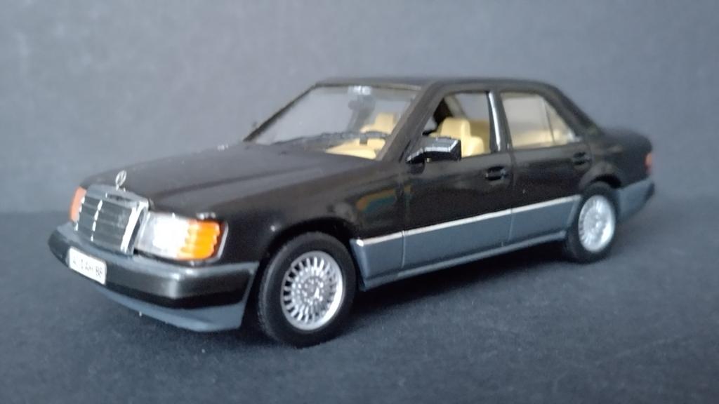 Mercedes Benz w124 Sedan 1:43 Minichamps Pol, Auto, Verzenden, MiniChamps, Pauls Model Art Gmbh