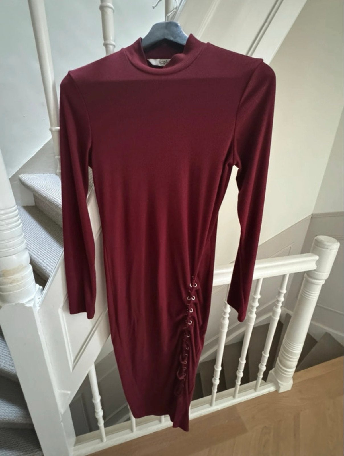 Bordeauxrode jurk met lange mouwen en zijveters, Kleding | Dames, Jurken, Maat 38/40 (M), Ophalen of Verzenden, Zo goed als nieuw