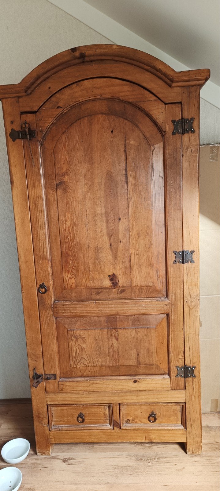 Antieke houten kast met lade, Ophalen