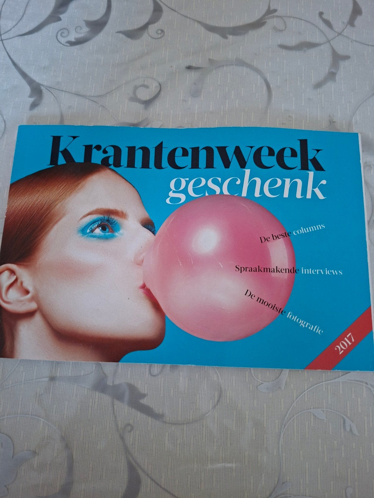 Boekenweekgeschenk,  Krantenweekgeschenk 2017 keurige staat., Boeken, Ophalen of Verzenden, Zo goed als nieuw, Trouw- Parool