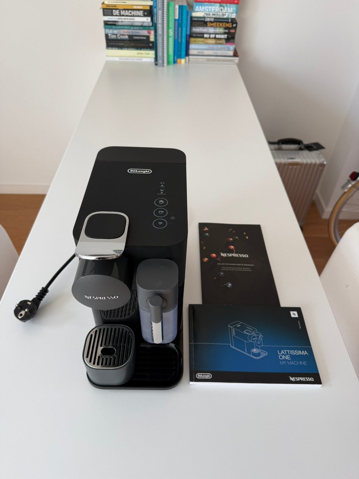 Nespresso LATTISSIMA ONE, Witgoed en Apparatuur, Ophalen of Verzenden, Zo goed als nieuw, Koffiemachine