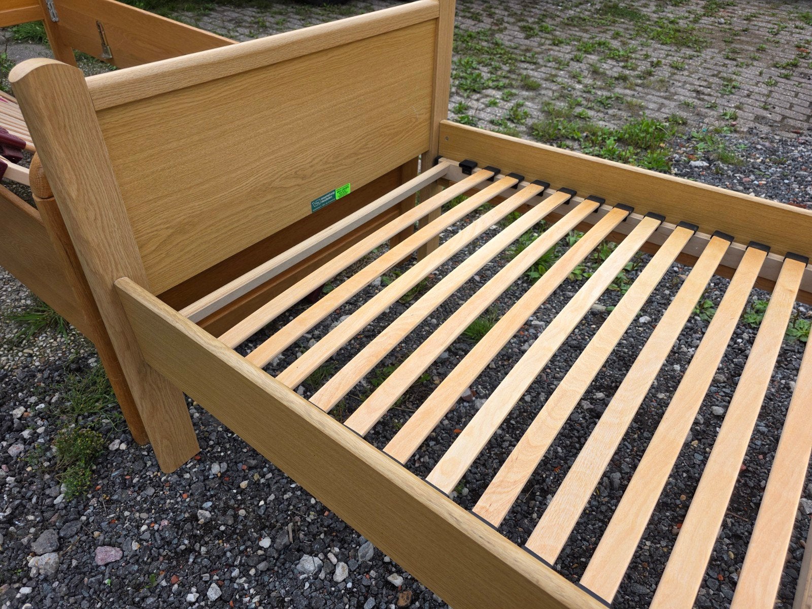 Eenpersoonsbed met lattenbodem en nachtkastje, Ophalen, Gebruikt, 90 cm, Klassiek