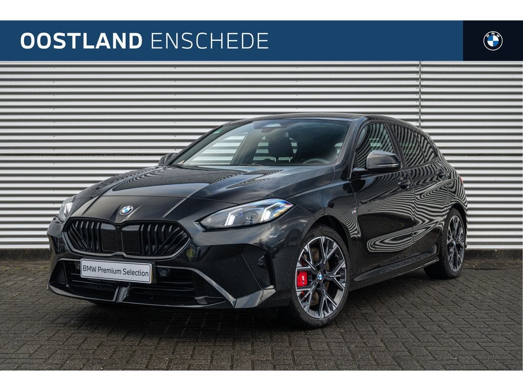 BMW 1 Serie 120 M Sport Automaat / Harman-Kardon / Sportstoe, Gebruikt, 156 pk, Met garantie (alle), Zwart