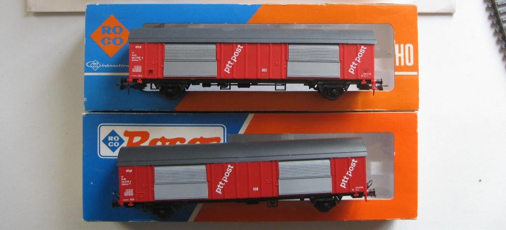 Modeltrein Ho: Roco 2 Postwagons 4387A en 46273., Hobby en Vrije tijd, Gelijkstroom, Analoog, Wagon, Ophalen of Verzenden