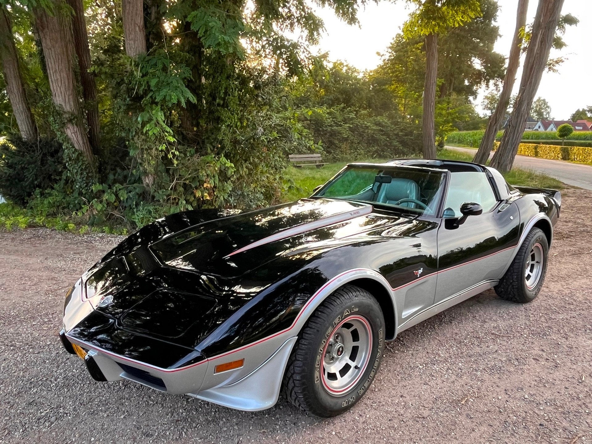 Chevrolet USA Corvette C3 pace-car, Auto's, Oldtimers, Automaat, Achterwielaandrijving, Chevrolet, Zwart