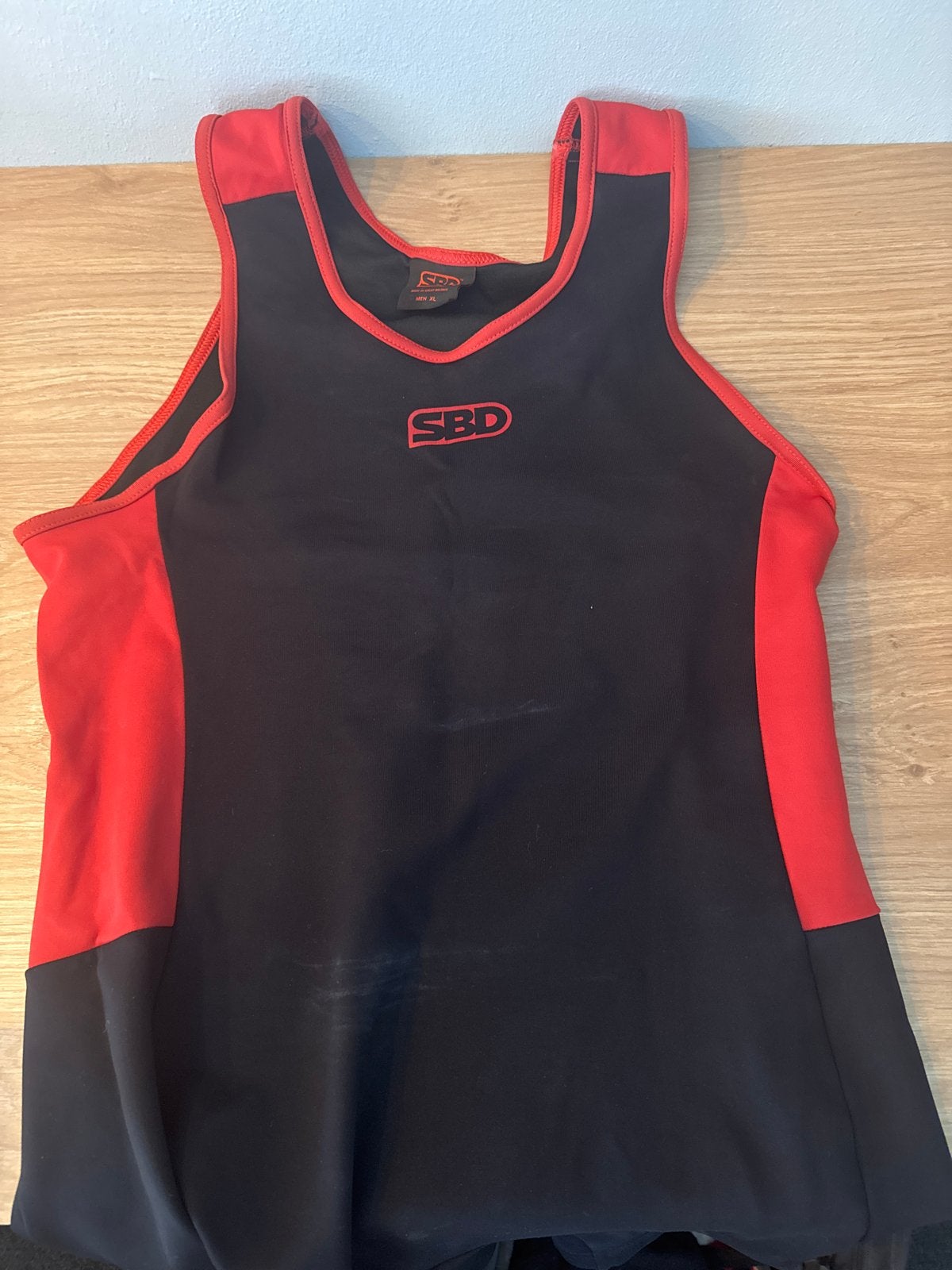 SBD Powerlifting Singlet - Zwart/Rood, Zwart, Maat 46/48 (XL) of groter, Ophalen of Verzenden, Fitness of Aerobics