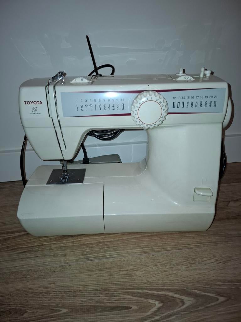Toyota naaimachine, Hobby en Vrije tijd, Naaimachines en Toebehoren, Ophalen of Verzenden, Naaimachine, Overige merken