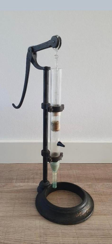Laboratorium / Scheikundig instrument

Leybold-zuigpomp,1860, Ophalen of Verzenden