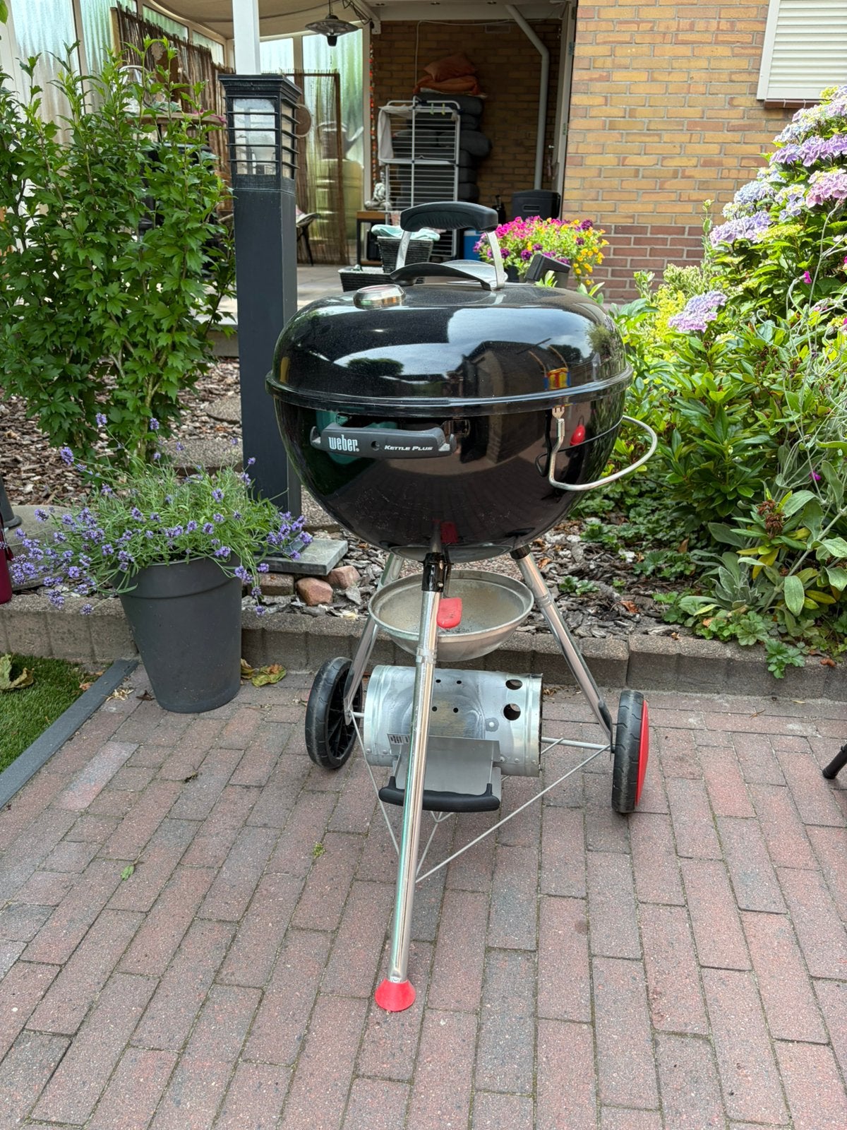 Weber Kettle Plus kolen barbecue, Ophalen, Gebruikt, Met accessoires