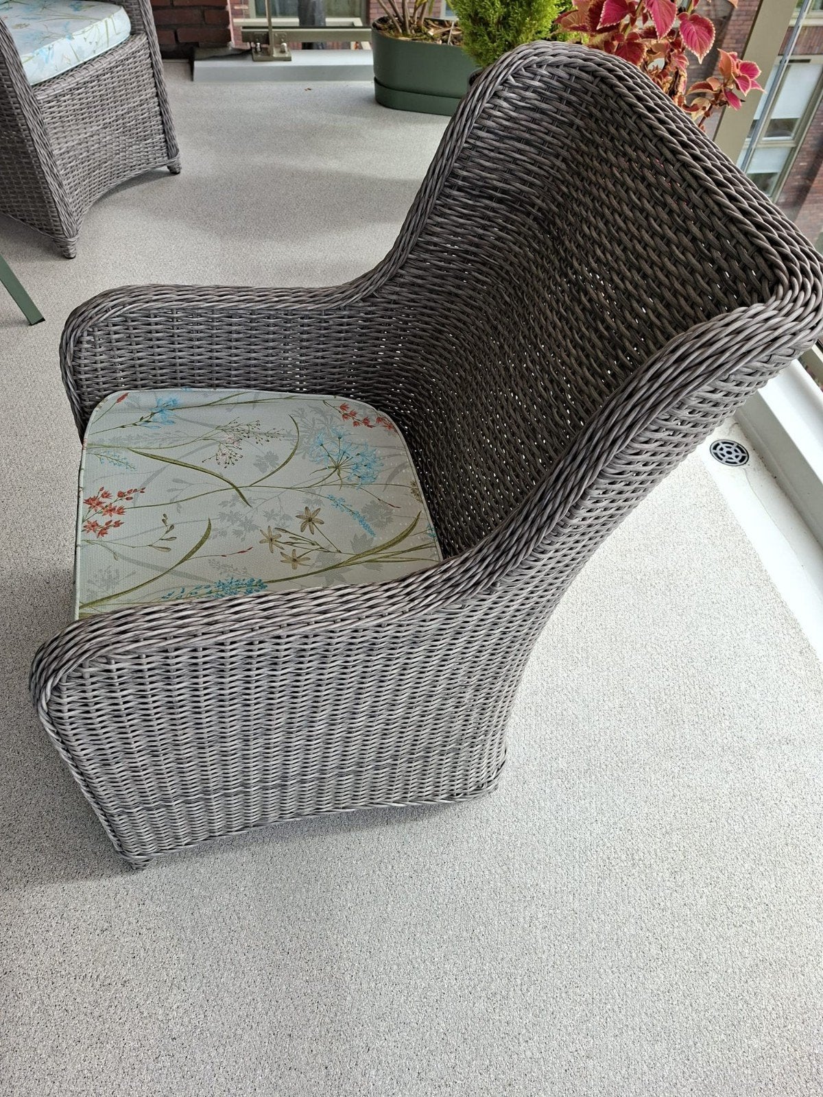 2 mooie stevige tuinstoelen, kleur grijs gemeleerd, Ophalen, Zo goed als nieuw, Kunststof