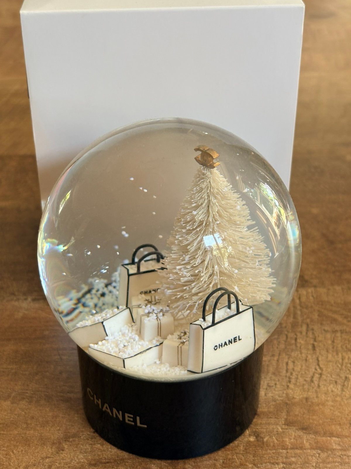 Chanel snowglobe schudbol kerstboom, Ophalen of Verzenden, Zo goed als nieuw