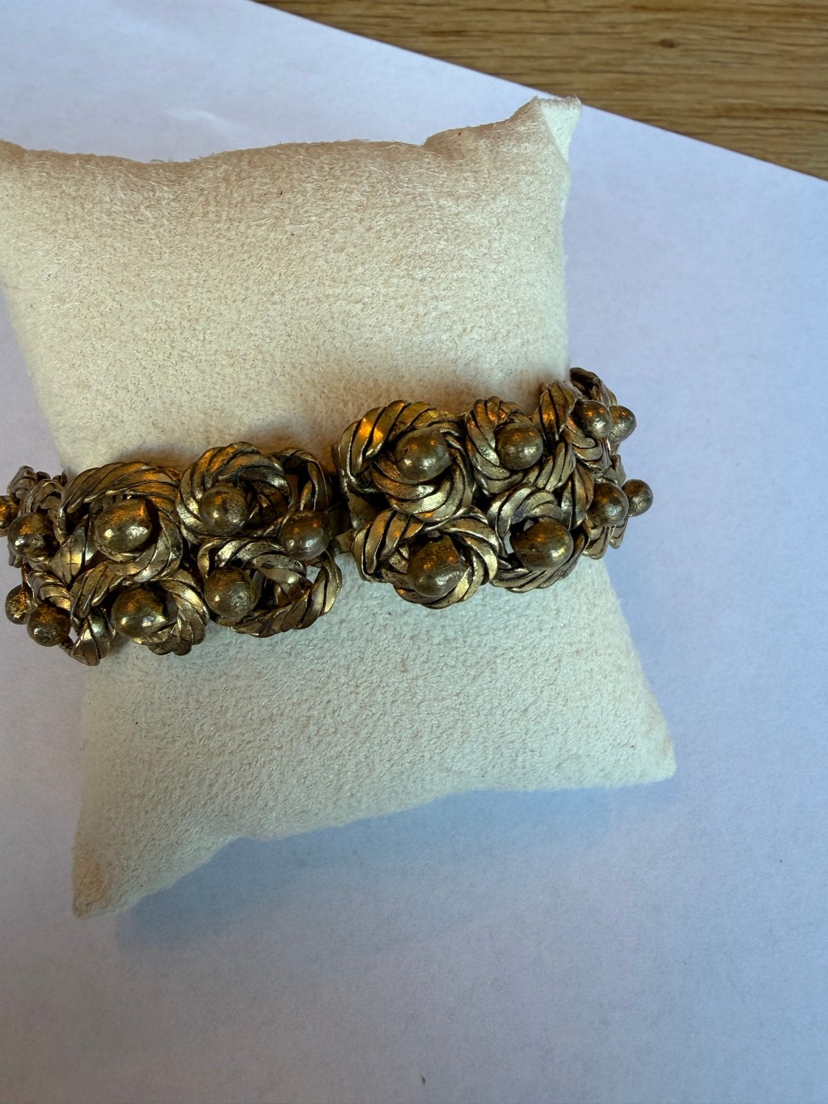 Vintage Goudkleurige Armband - Erfstuk met Goed Slot, Ophalen of Verzenden, Gebruikt, Goud, Overige materialen