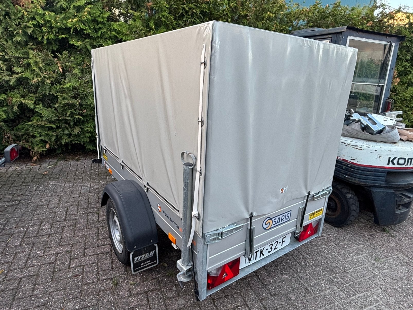 Prachtige Saris huif aanhangwagen dicht!, Ophalen, Zo goed als nieuw