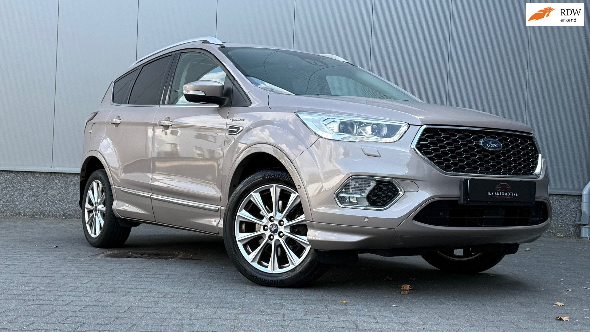 Ford Kuga Vignale 4WD AUT Pano ACC Trekhaak Camera Leder, Auto's, Gebruikt, Zwart, Bedrijf, Vierwielaandrijving
