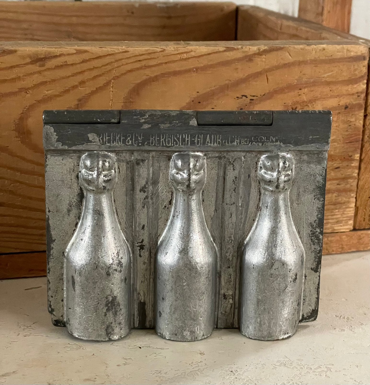 Brocante oude chocolademal / chocoladevorm Flesjes, Ophalen of Verzenden