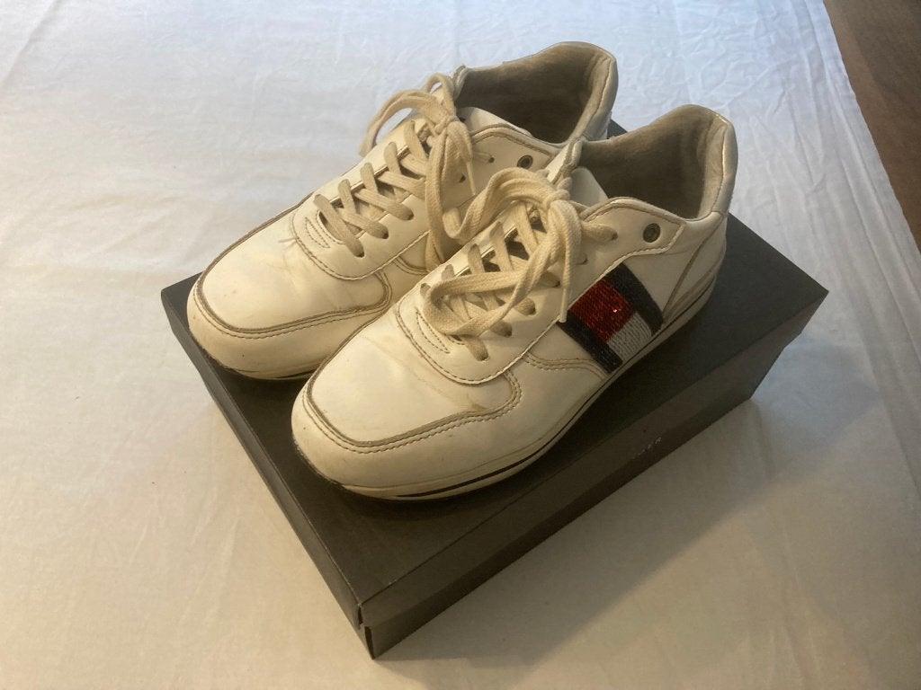 Tommy hilfiger witte sneaker maat 37 in nette staat!, Kleding | Dames, Schoenen, Wit, Ophalen of Verzenden, Sneakers of Gympen