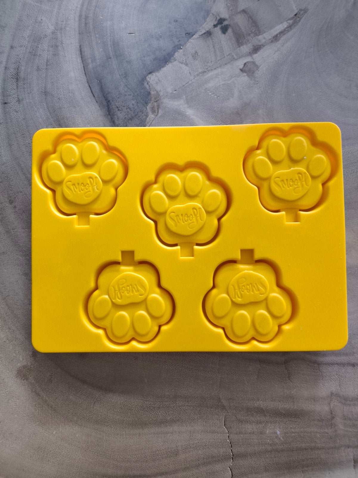 GRATIS Smoofl honden ijsvorm geel, Ophalen of Verzenden, Hond