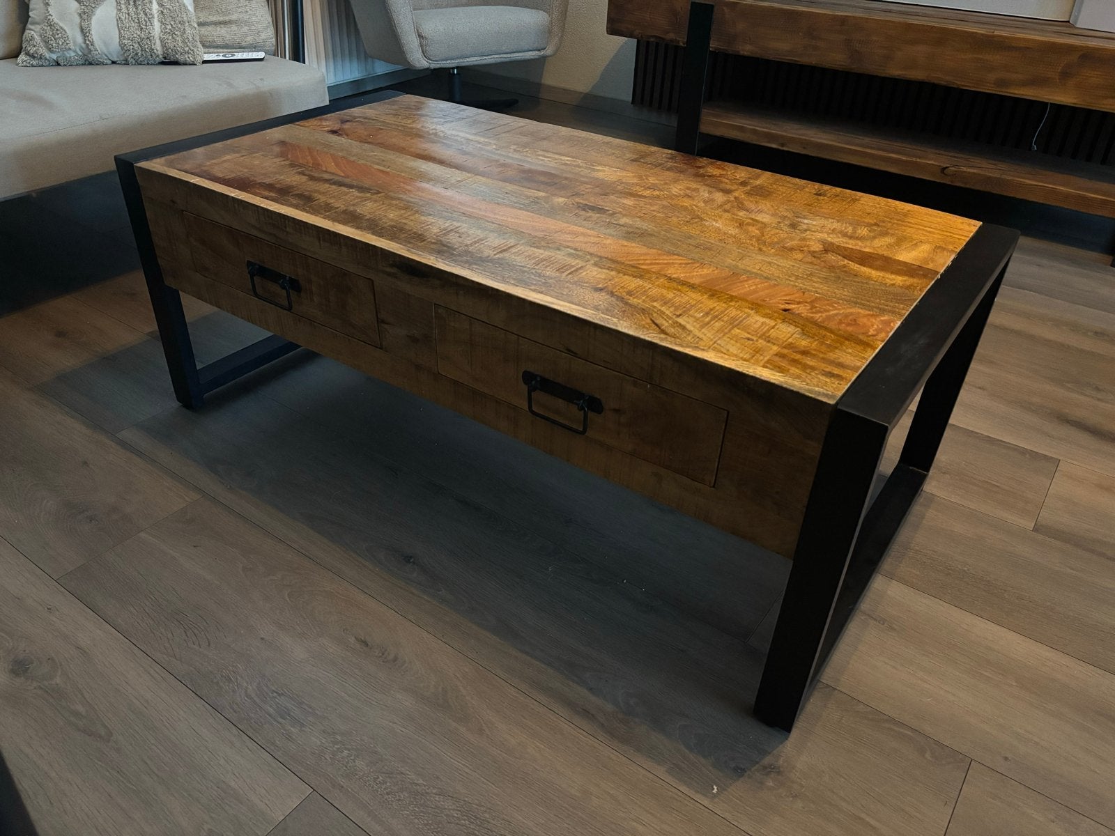 Salontafel mangohout met zwart metalen frame, Huis en Inrichting, Ophalen, Gebruikt, 100 tot 150 cm, 50 tot 100 cm