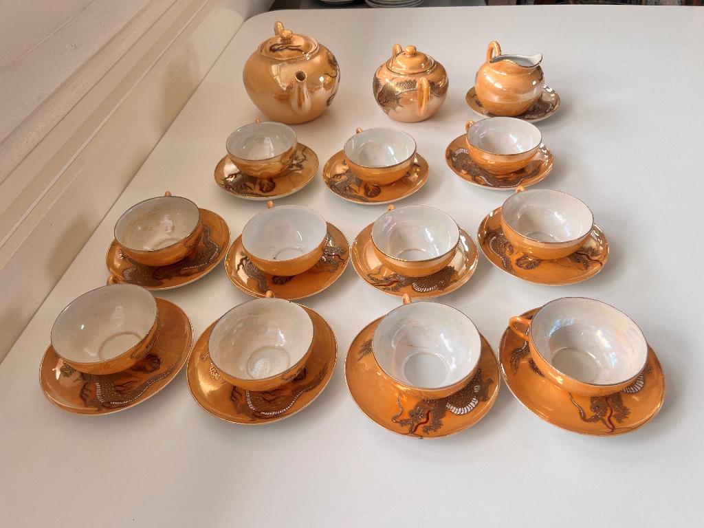 Chinees dun porseleinen servies 14-delig, Ophalen