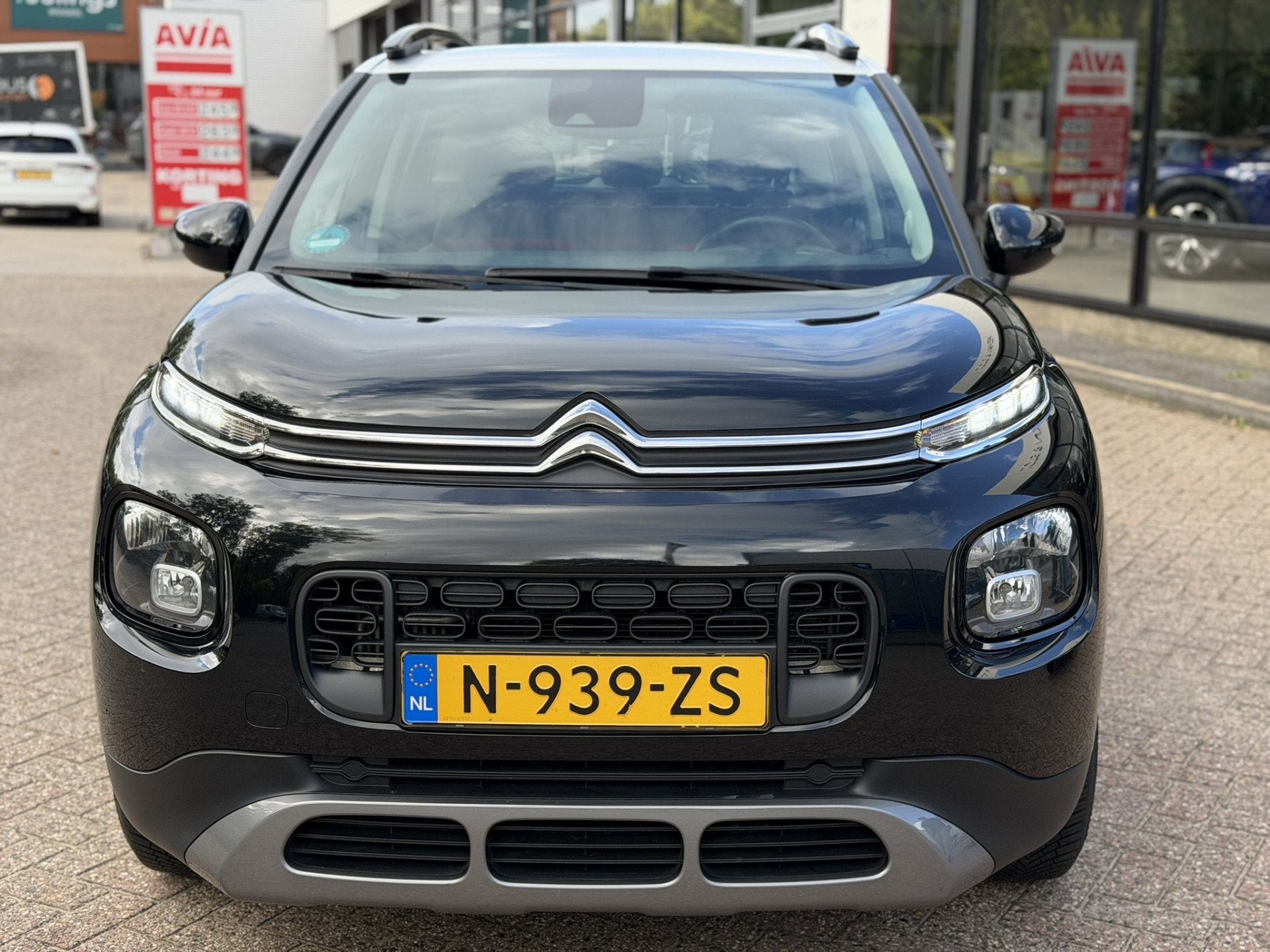Citroën C3 Aircross 130pk Shine Automaat | Navigatie | Crui, Dealer onderhouden, Gebruikt, 1199 cc, Bedrijf