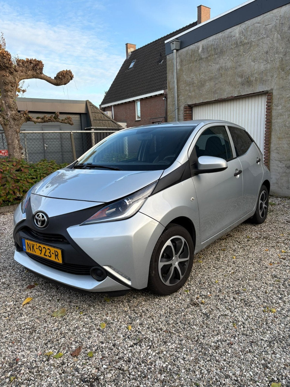 Toyota Aygo 1.0 Vvt-i x -fun  69pk 5D 2017 Grijs / airco, Auto's, Voorwielaandrijving, 4 stoelen, Origineel Nederlands, Handgeschakeld