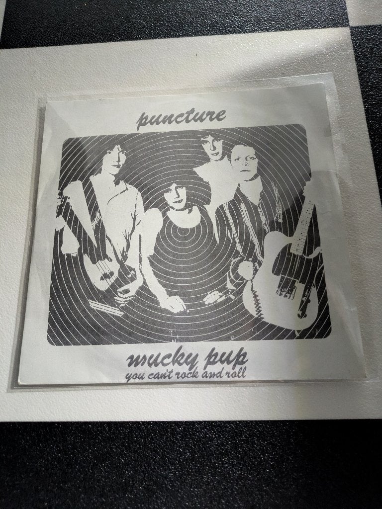 Puncture - Mucky Pup, Ophalen of Verzenden, Zo goed als nieuw, 7 inch