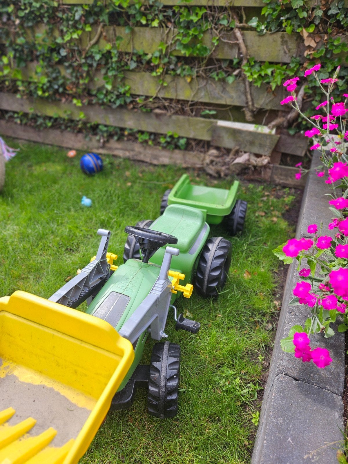 Groene traptractor met aanhanger en voorlader, Kinderen en Baby's, Speelgoed | Buiten | Voertuigen en Loopfietsen, Ophalen, Gebruikt