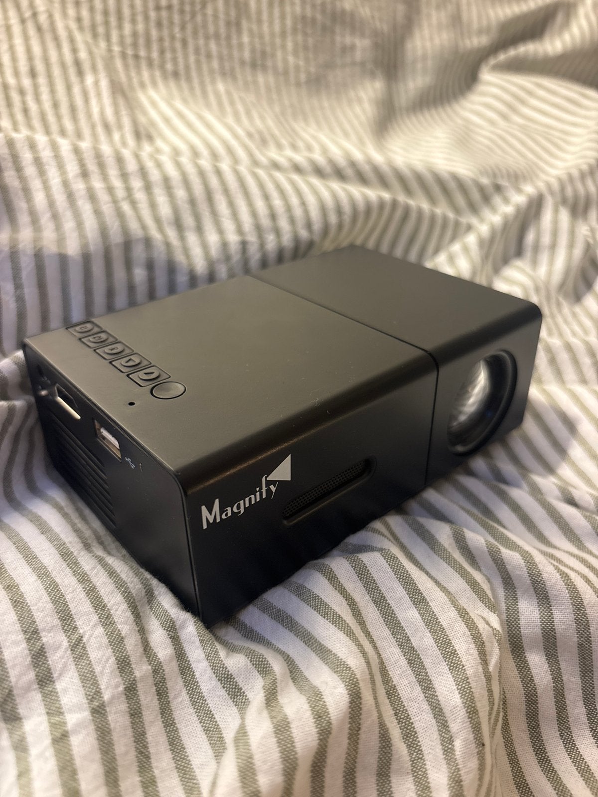 Magnify beamer - bedrading ontbreekt, LED, Nieuw, Ophalen of Verzenden, Overige resoluties
