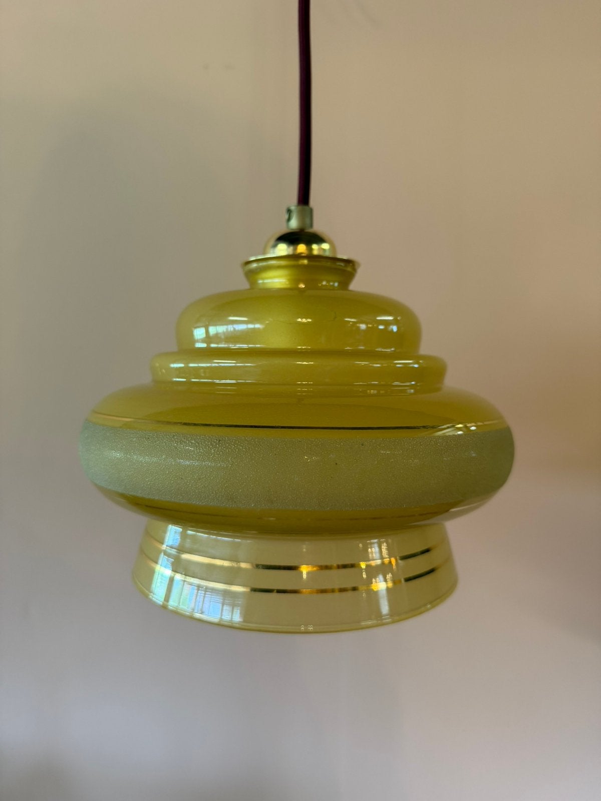 Vintage Hanglamp – Jaren 50 Glas met Gouden Accent, Huis en Inrichting, Lampen | Hanglampen, Ophalen, Vintage, Zo goed als nieuw