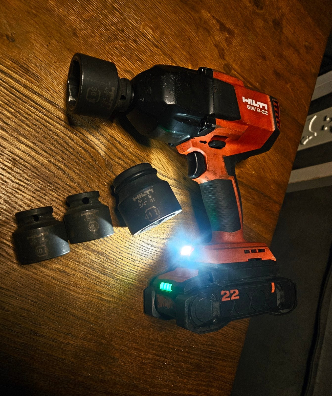 Hilti SIW 8-22 Accu Slagmoersleutel (Nuron 22V) Krachtdoppen, Ophalen of Verzenden, Zo goed als nieuw, 600 watt of meer, Overige typen