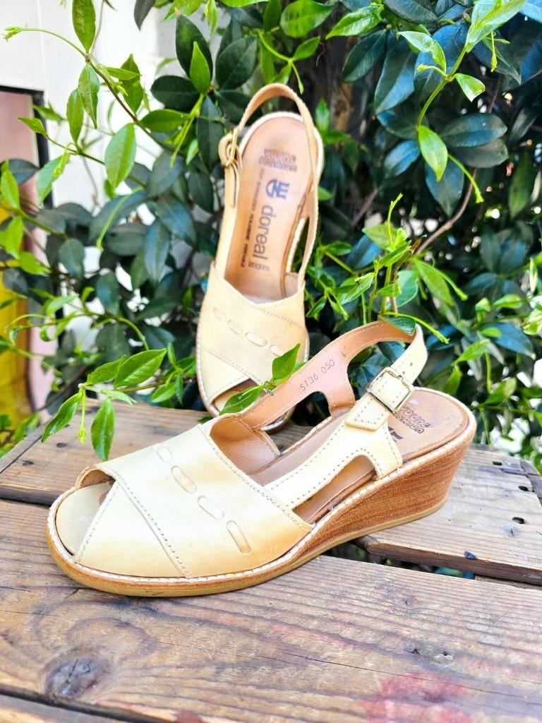 YV7772 : 1970s Vintage Deadstock Doreal Izegem Wedge Shoes, Kleding | Dames, Schoenen, None, Bruin, Vintage, Nieuw