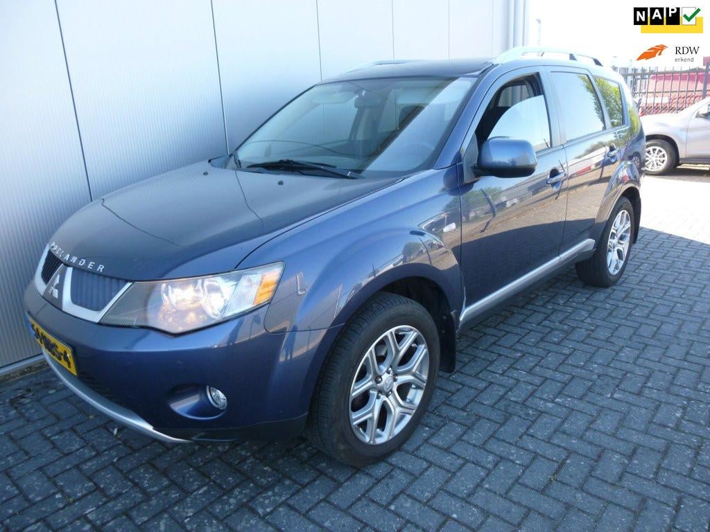Mitsubishi Outlander 2.4 Intro Edition 2WD dealer onderhoude, Auto's, Mitsubishi, Voorwielaandrijving, Zwart, 4 cilinders, Blauw
