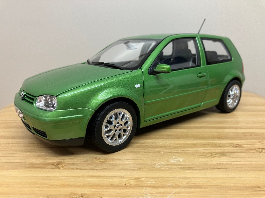 VW Golf 4 Gti van 1998  Kosmisch Green metallic 1/18 Norev, Hobby en Vrije tijd, Modelauto's | 1:18, Ophalen of Verzenden, Nieuw