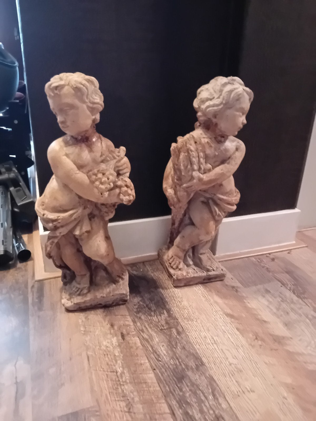 2 mooie oude betonnen tuinbeelden, Ophalen