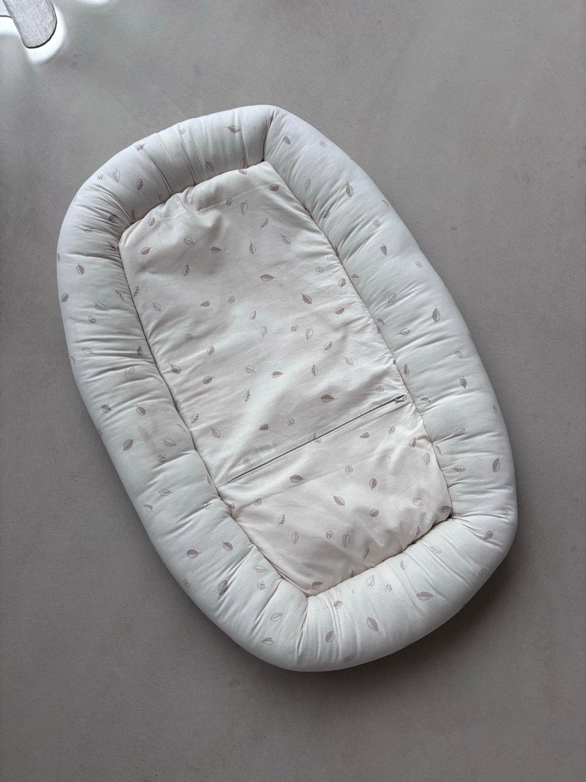 Comfortabel babynestje met bladerenprint, Ophalen, Zo goed als nieuw, Overige typen