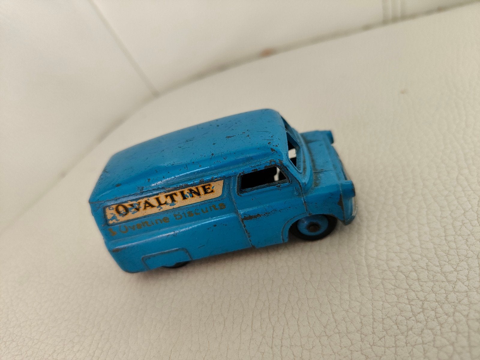 Dinky Toys 481 Bedford "Ovaltine", Hobby en Vrije tijd, Ophalen of Verzenden, Gebruikt, Bus of Vrachtwagen, Dinky Toys