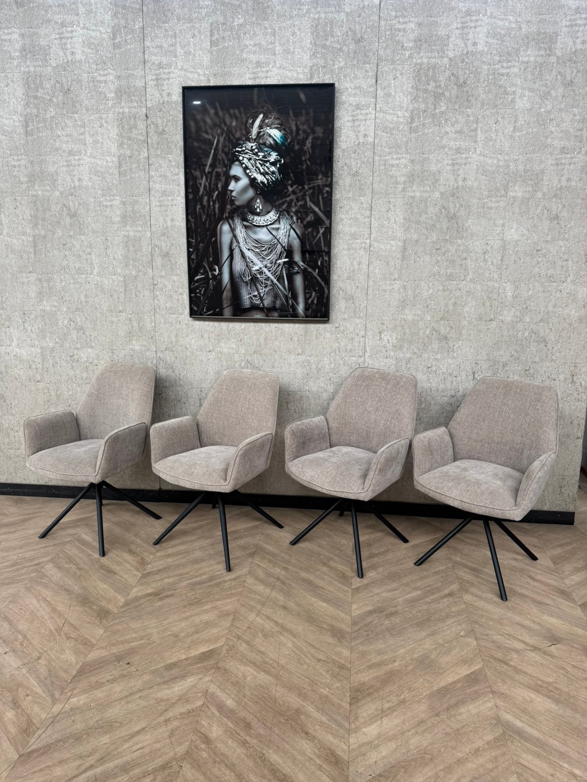 Setje van 4 beige eetkamerstoelen Amaro *showroom, Overige kleuren, Ophalen of Verzenden, Zo goed als nieuw, Vier