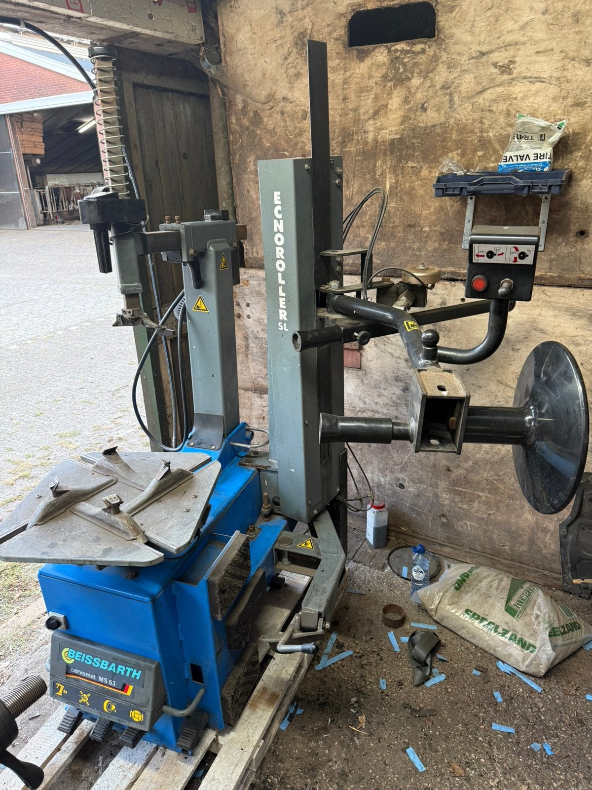 Beissbarth banden demonteer en balanceer machine / apparaat, Ophalen, Gebruikt